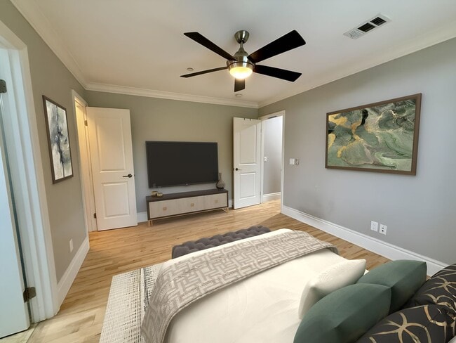 Photo - MOVE IN READY 2/2 with 2 Assigned Parking!... Unit 4