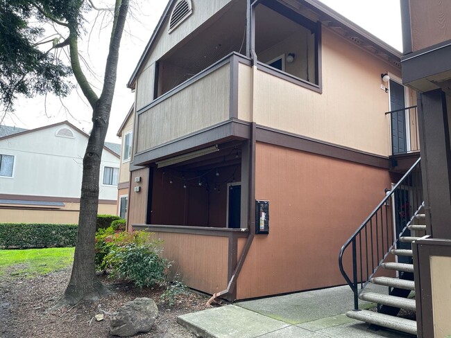 Rohnert Park: $2799 Lower Level 3 Bed/2 B... - Rohnert Park: $2799  Lower Level 3 Bed/2 B... Unidad 185 Rental