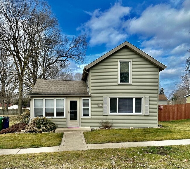 Building Photo - Charming Completely Remodeled Home!