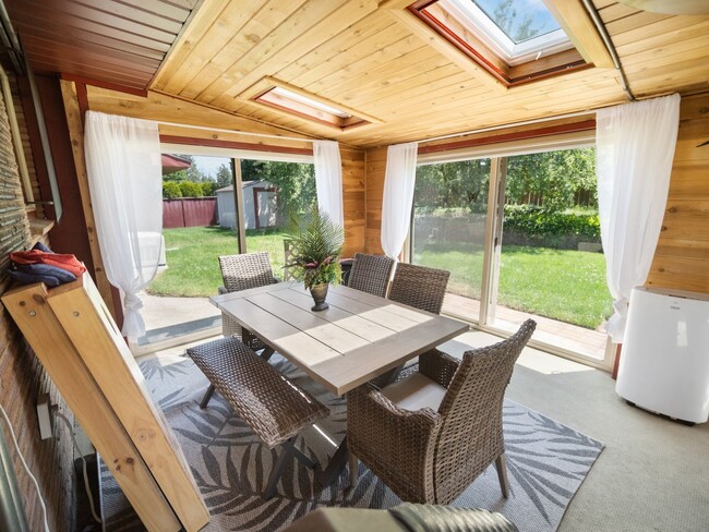 Photo - Fully Furnished 3 bedroom/3 bathroom North Spokane Home