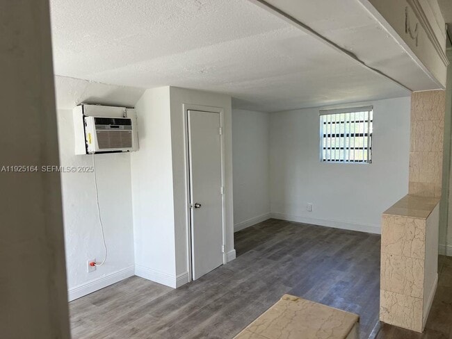 Photo - 1707 NW 14th Ct