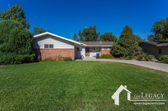 Building Photo - One Level Living- Golf Course Views