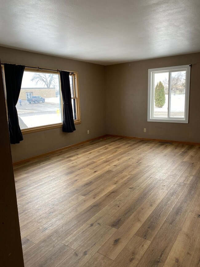 Photo - 5 bedroom/ 2 bath home within walking distance to BSU