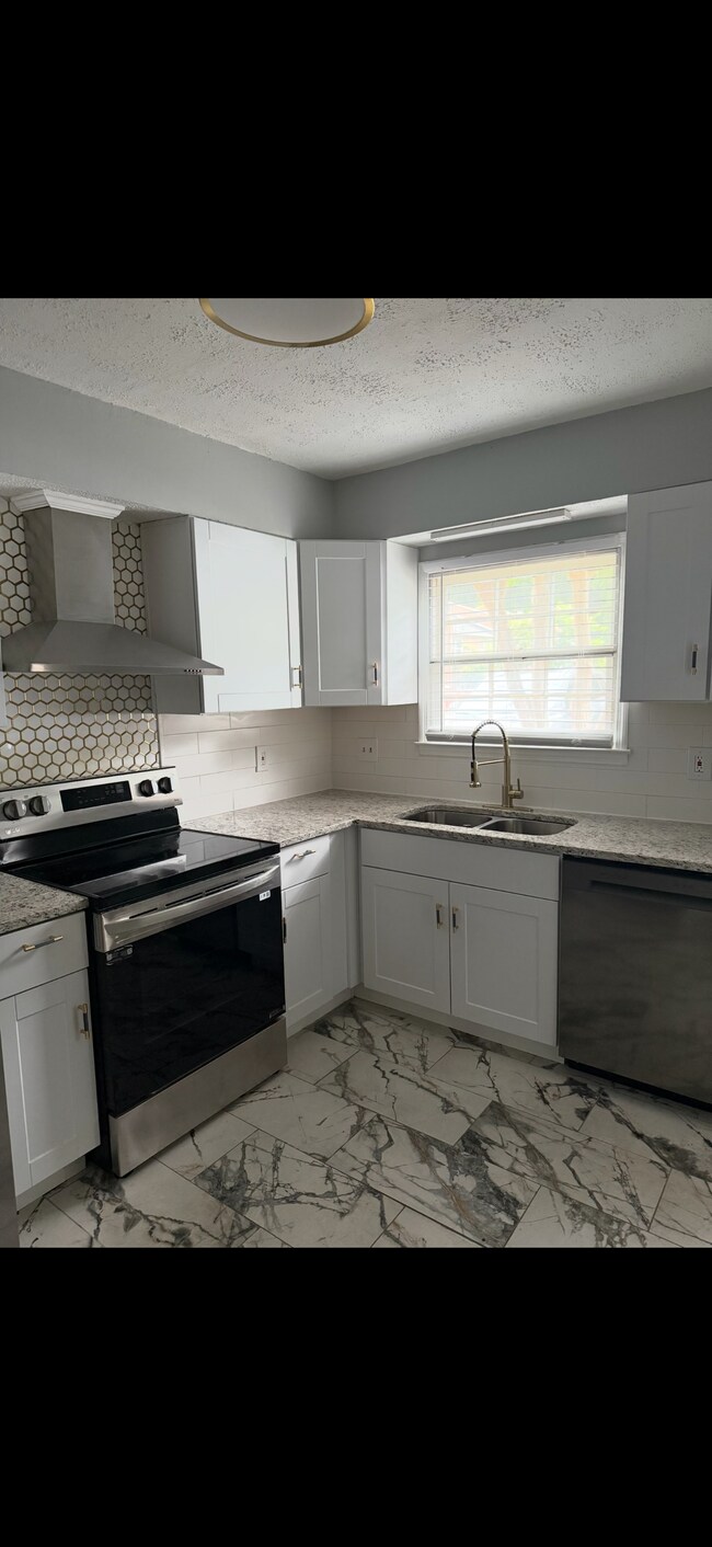 Photo - 3302 York Pl