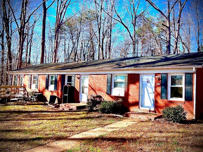 Photo - 1490 John Chapman Rd