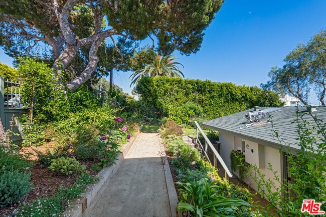Photo - 31562 Broad Beach Rd