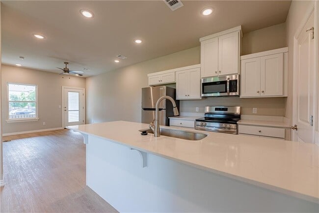 Photo - 1705 SW Casuarina Dr