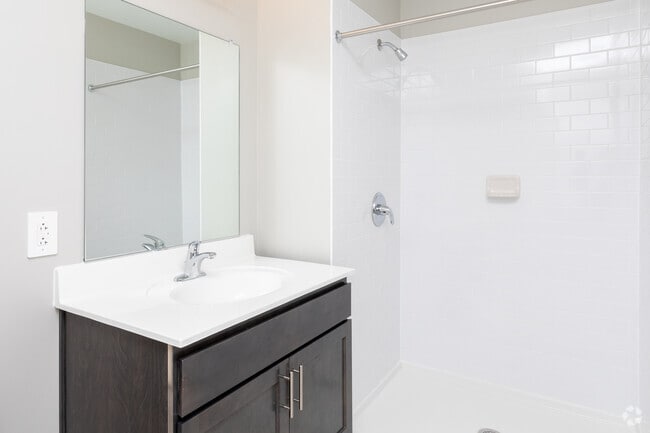 1BR, 1BA - 662 SF - Bathroom