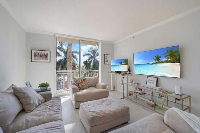 Building Photo - 2000 N Bayshore Dr Unit # 312 Rental