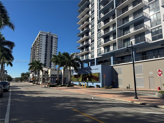 Building Photo - 5350 NW 84th Ave Unit 1216