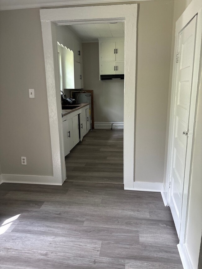 Photo - 118 N College St