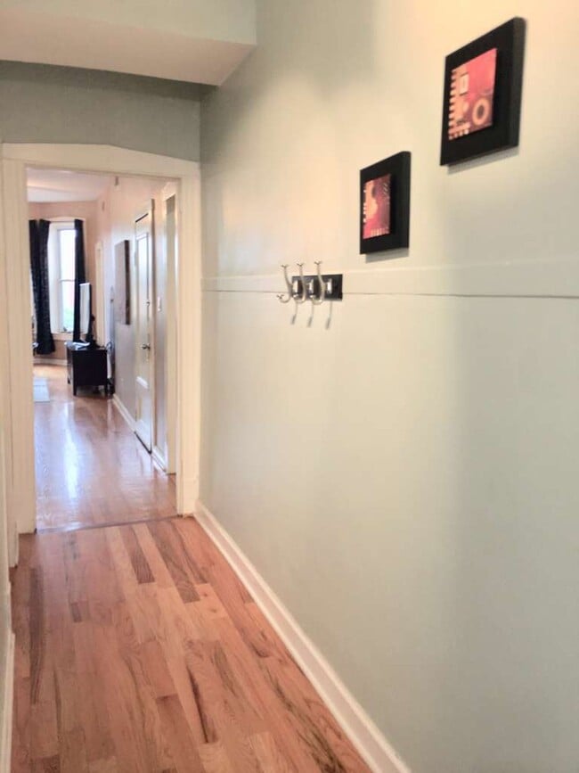 Photo - 1339 N Western Ave Unidad 3