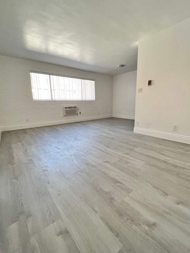 Photo - The Orly on Orange