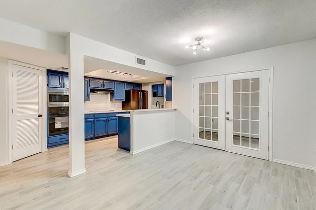 Photo - 5431 Collinwood Ave