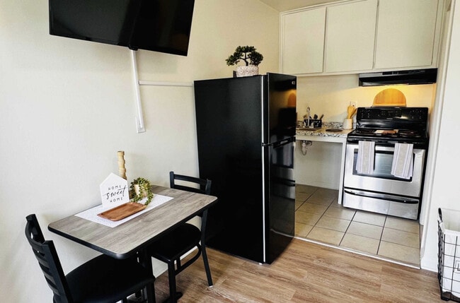 Lorene Lodge Apartments - Lorene Lodge Apartments