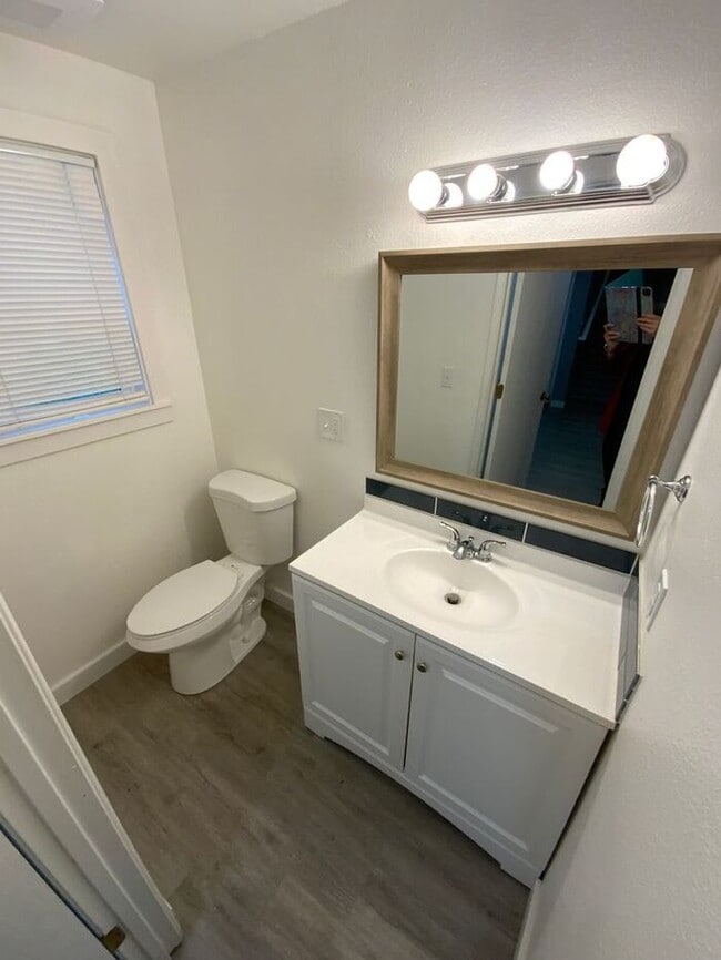 Photo - West Olympia 2bdr 1.5bath Townhome w/ garage & parking