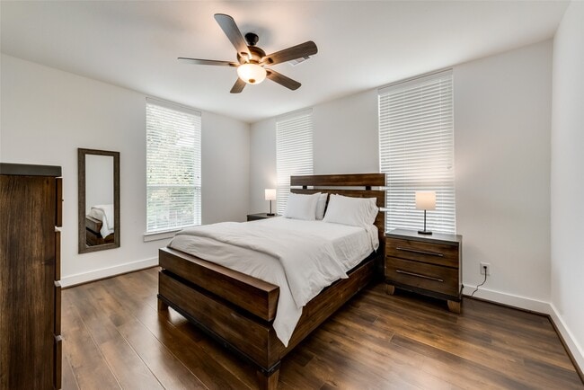 Building Photo - 204 Drennan St