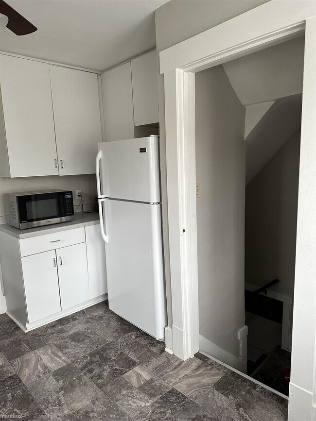 Photo - 2 br, 1 bath House - 204 South Linden Avenue