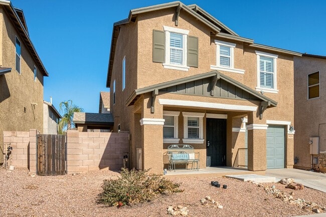 Building Photo - Lovely 3 Bedroom House in Desirable Area!