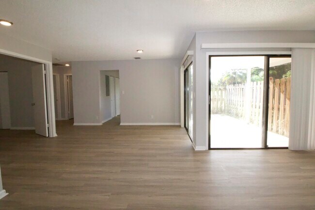 Photo - 9220 Roan Ln