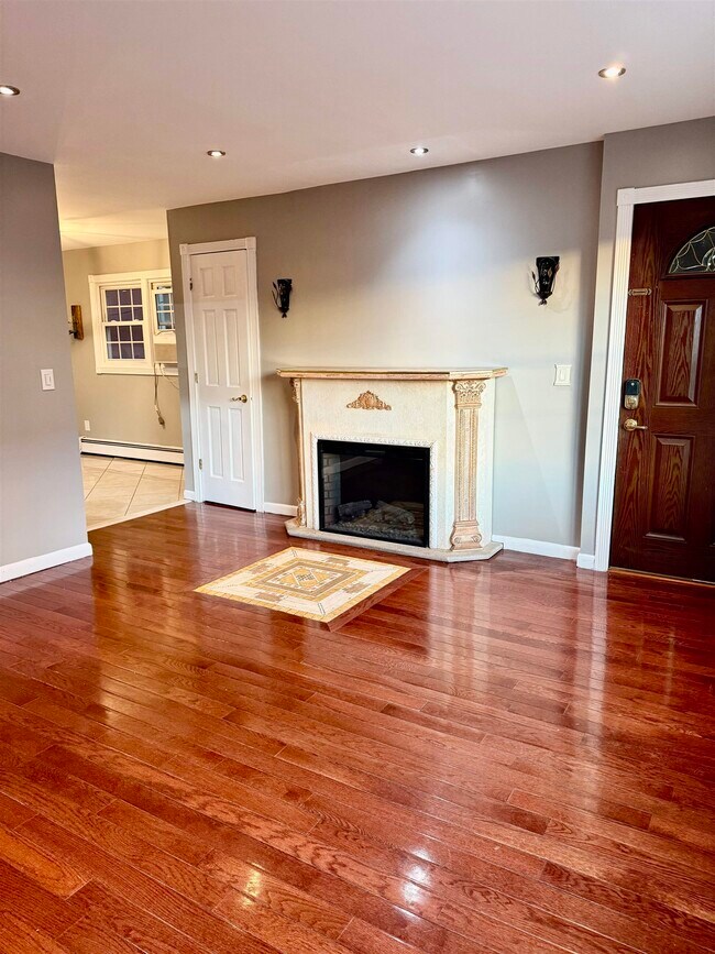 Photo - 1106 91st St