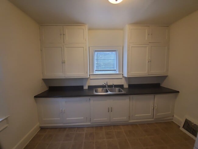 Photo - 1168 Shawano Ave
