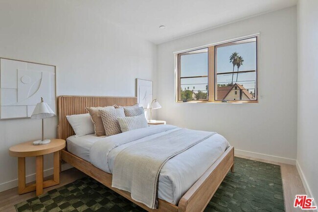 Photo - 6320 Garvanza Ave Unidad 307