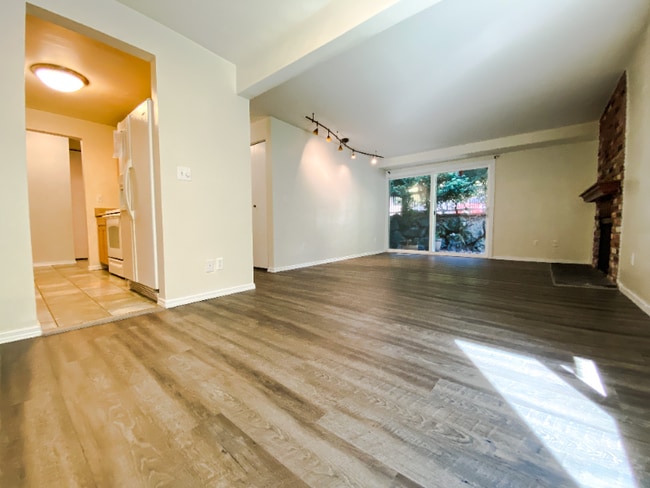 Building Photo - 9903 NE 124th St Rental