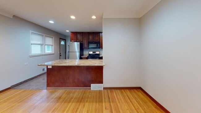 Photo - 1097 25th Ave SE Unidad #1