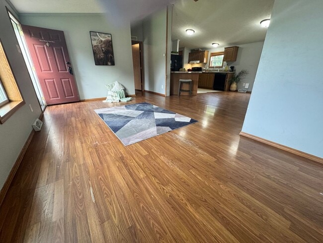 Building Photo - 215 Greenbush Dr