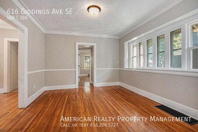Photo - 616 Giddings Ave SE