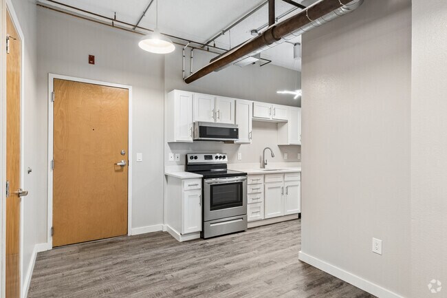 1BR, 1BA - 760SF - Dining Room