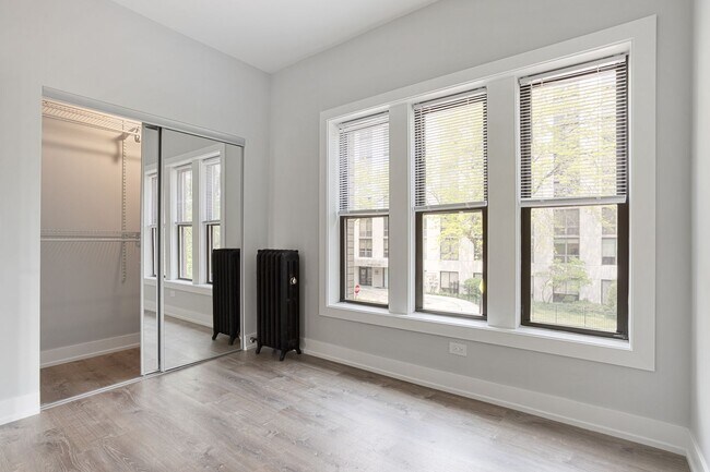 6917 N Lakewood Ave Unit 2