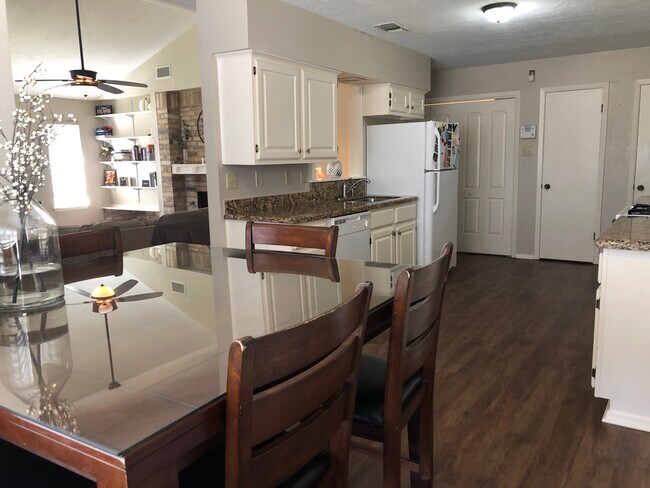 Photo - 1004 Crestwood Dr