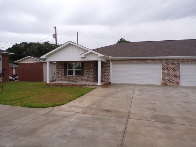 Shady Oak Apartments, Lowe Drive, Enterpri... - Shady Oak Apartments, Lowe Drive, Enterpri... Unit 323 Lowe Drive #8