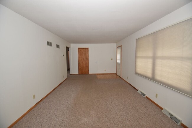 Photo - Mishawaka- 3 bedroom Country living near the Main Street Shopping and Edison Lakes business distr...