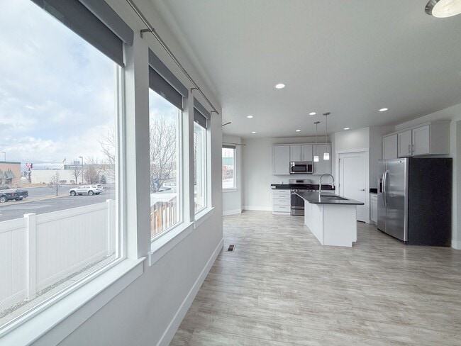 Photo - 3 Bed 3 Bath - Townhouse