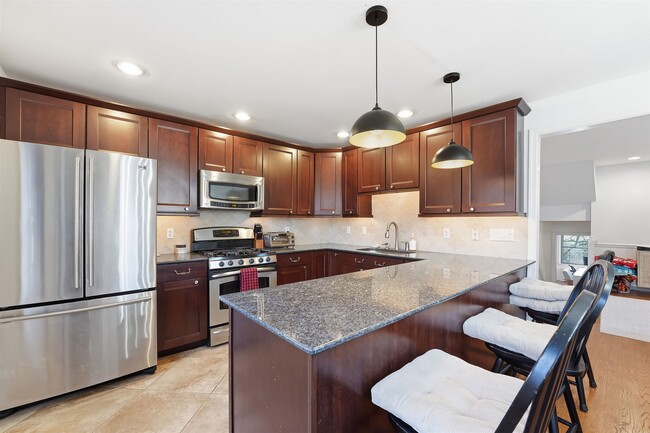 Photo - 635 Madison St