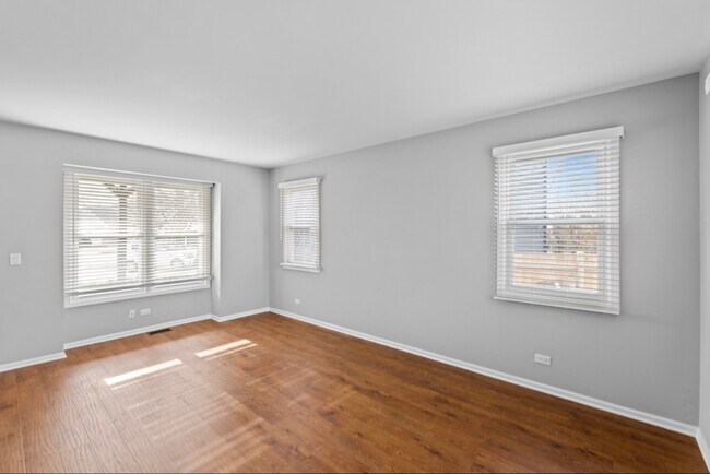 Photo - 448 Thorndale Ct