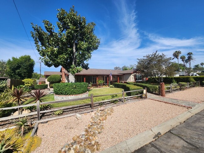 Photo - 4950 Rosehedge Dr