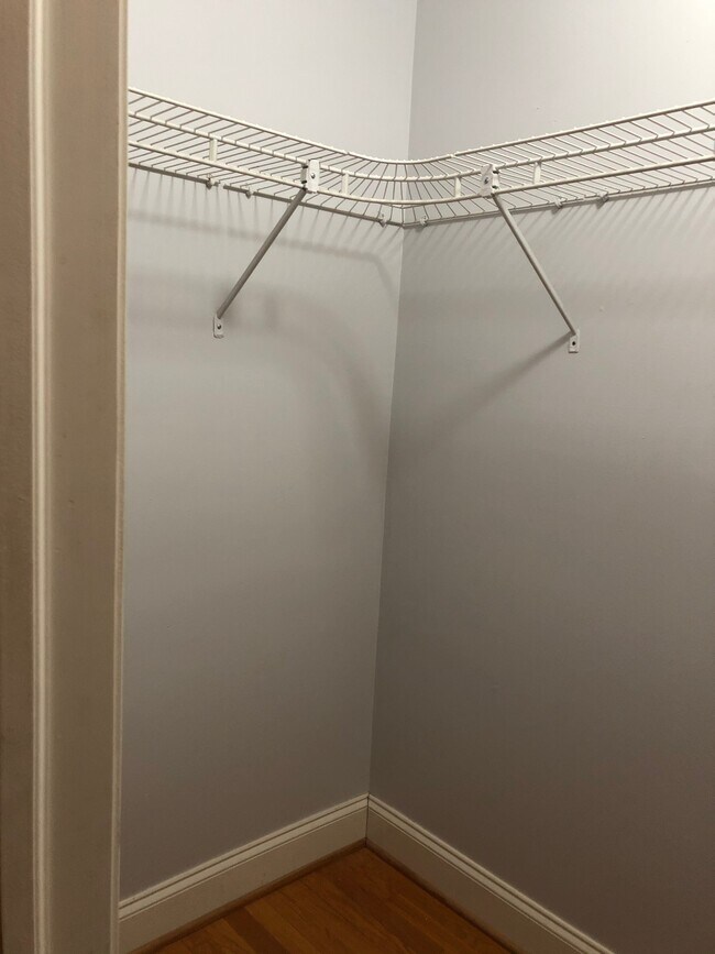 4936 N Leonard Dr Unit 4936 N Leonard, 2nd Floor