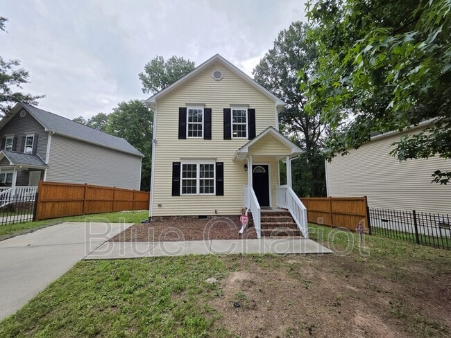 Photo - 704 Brye St