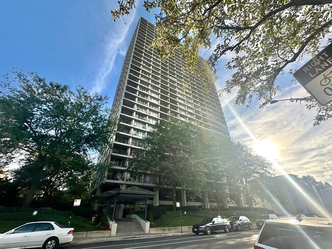 Building Photo - 1960 N Lincoln Park W Unit 2202