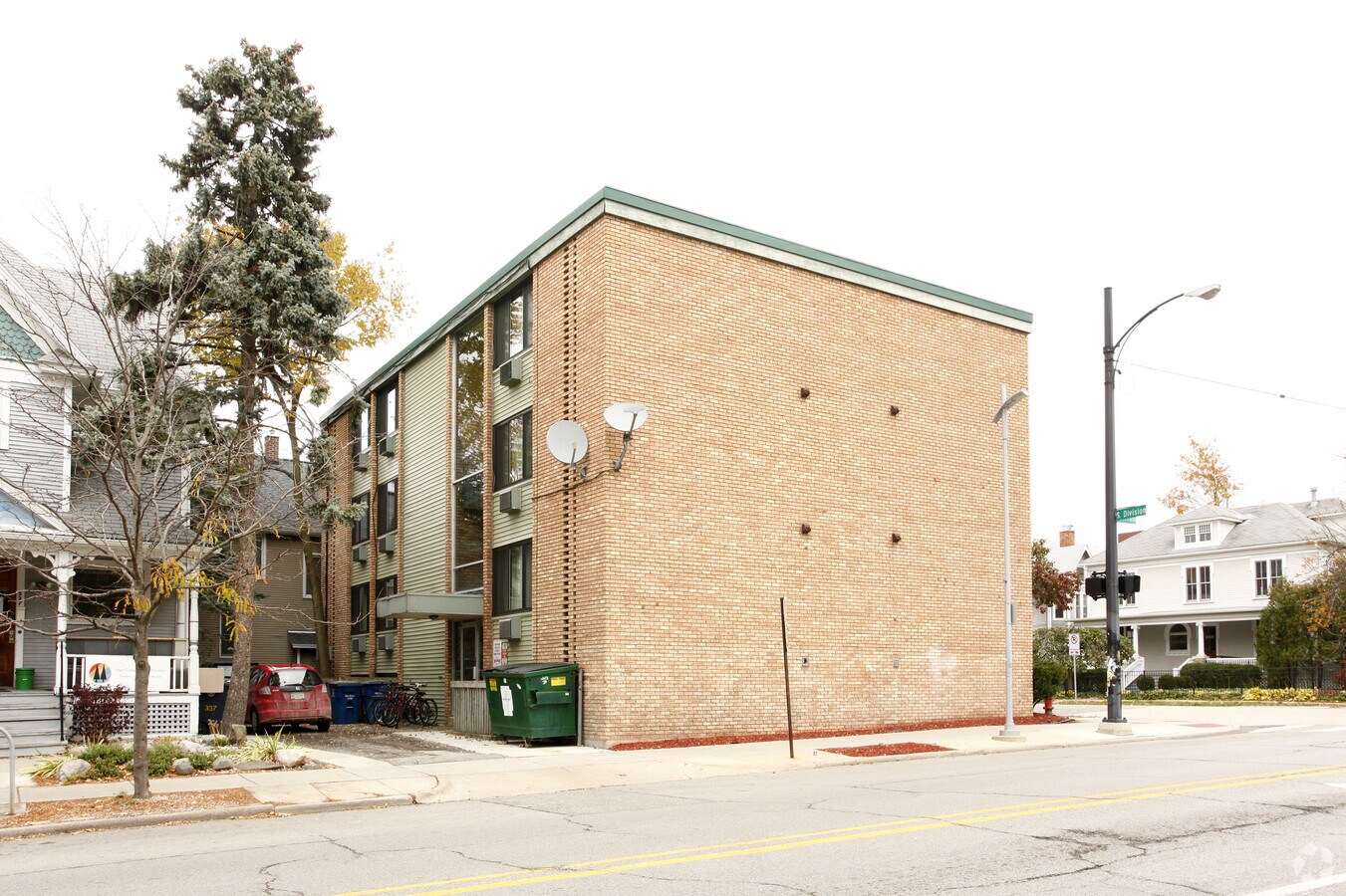 Photo - 344 S Division St