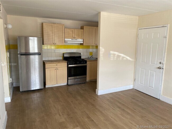 Photo - 1200 SW 3rd St Unidad 2