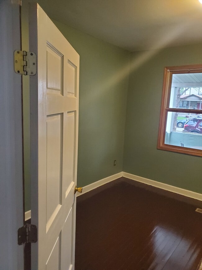 Building Photo - 711 Edmund Ave Unit 2