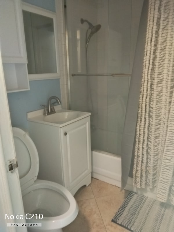 Photo - 355 Hastings St