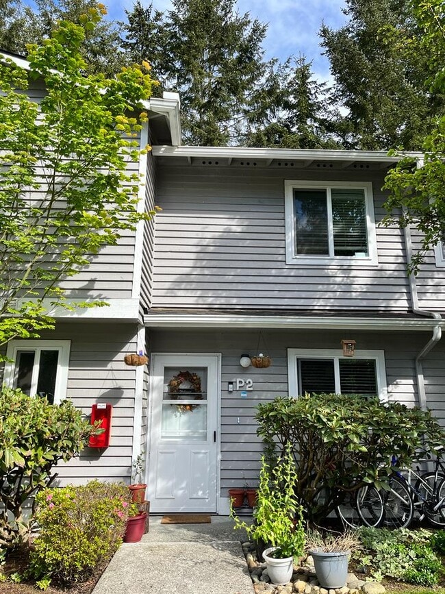 Building Photo - 1526 192nd St SE Unit P2