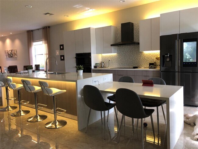 Photo - 4400 Seneca Ave