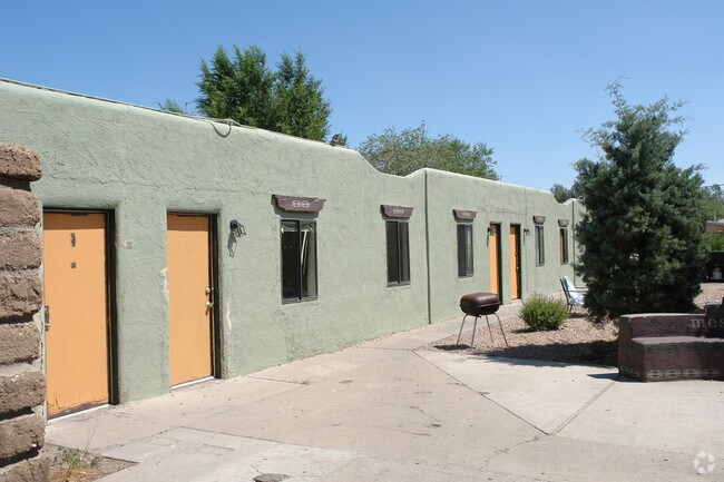 Photo - 208 Mescalero Rd NW